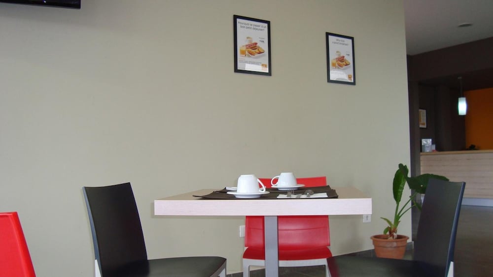 280 Hotel Formerly Premiere Classe Zaragoza 280 44/54