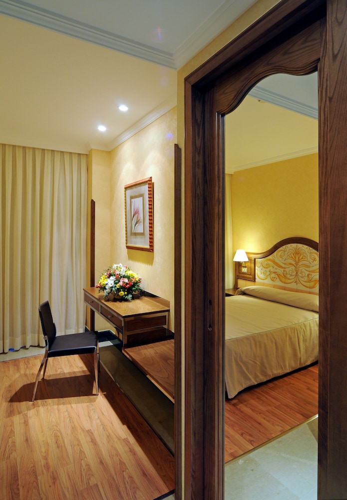 HOTEL JULIA 24/48