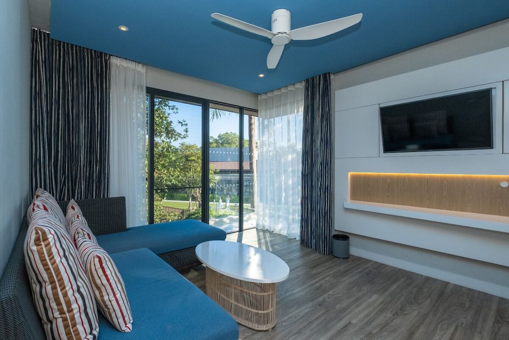 جناح بسرير كينج بإطلالة على المسبح بغرفة نوم واحدة، OZO Phuket 9/10