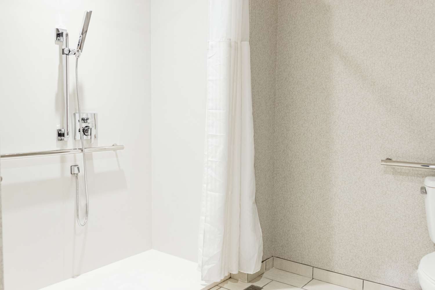 Revel Hotel Des Moines Urbandale, Tapestry Collection by Hilton 63/63