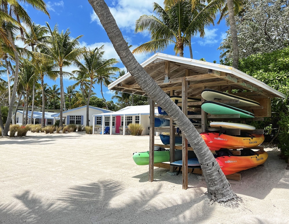 Pines Palms Resort 62/73