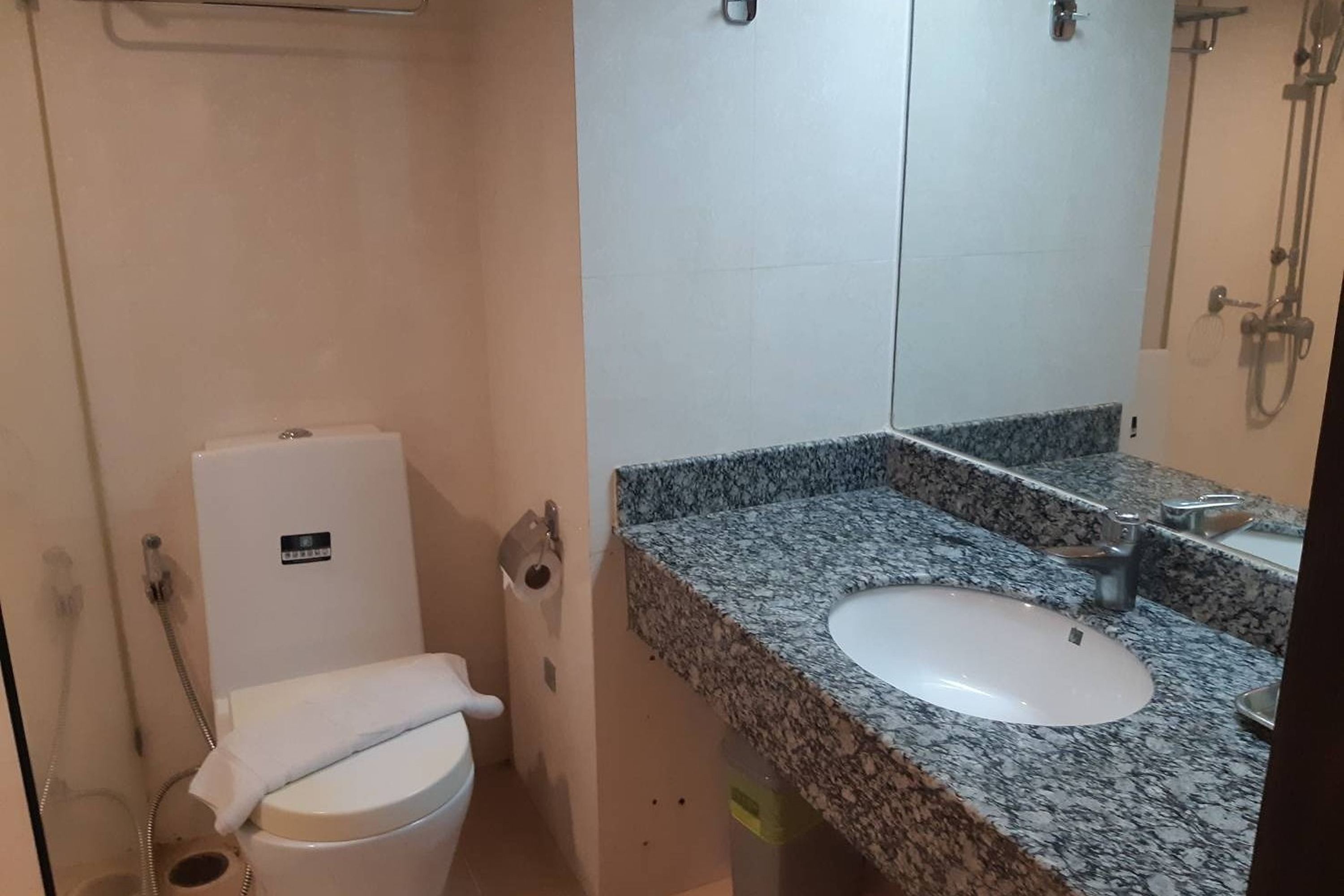 Sun City Pattaya Hotel 39/40