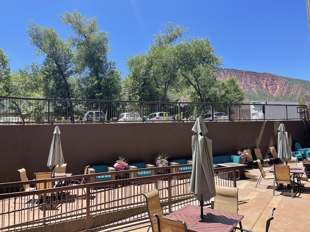La Quinta Inn & Suites by Wyndham Glenwood Springs 42/56