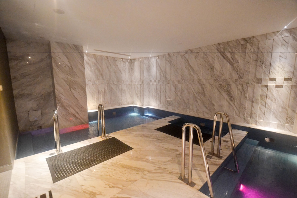 Grand Alora Hotel 24/49