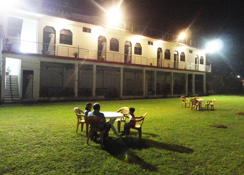 Hotel Mangalam Palace 16/17