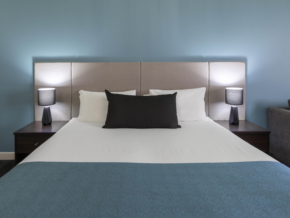 Mantra Melbourne Melton 15/37