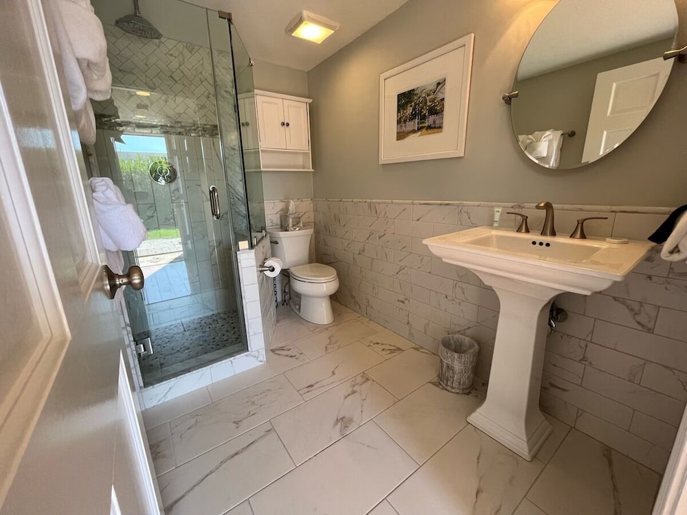 Beach Breeze Inn 50/50