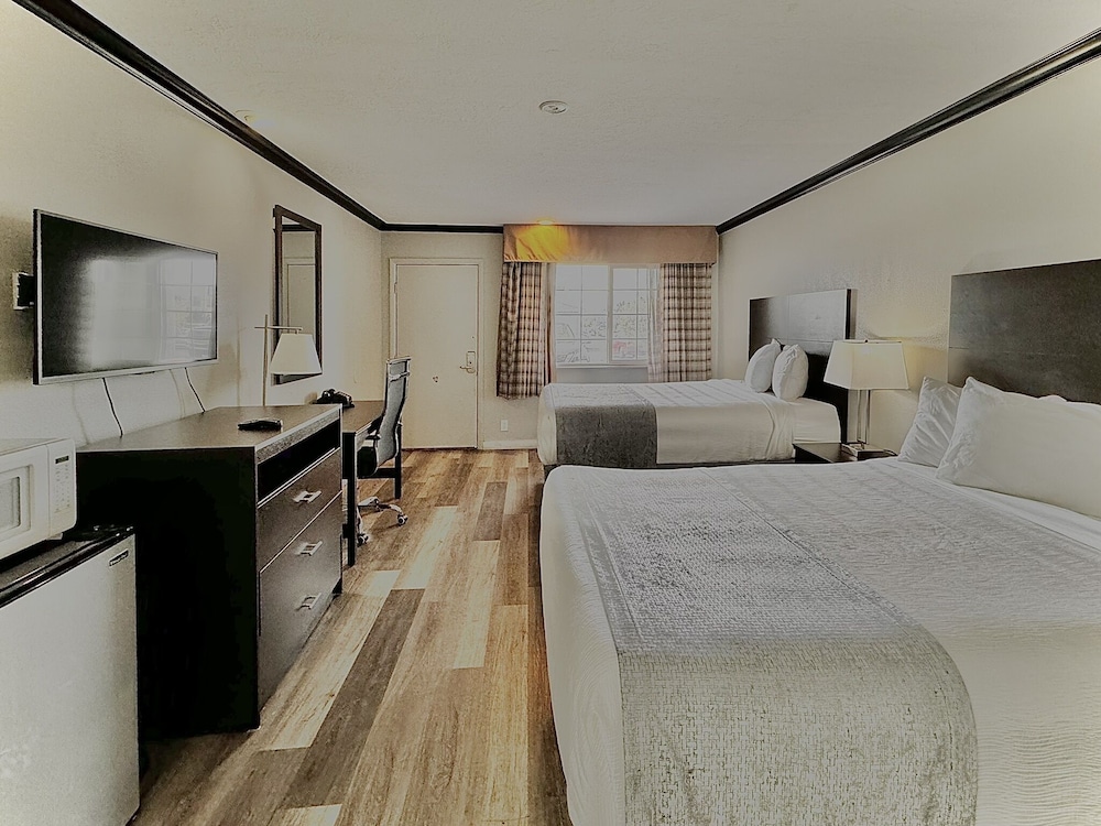 Discovery Inn 25/56