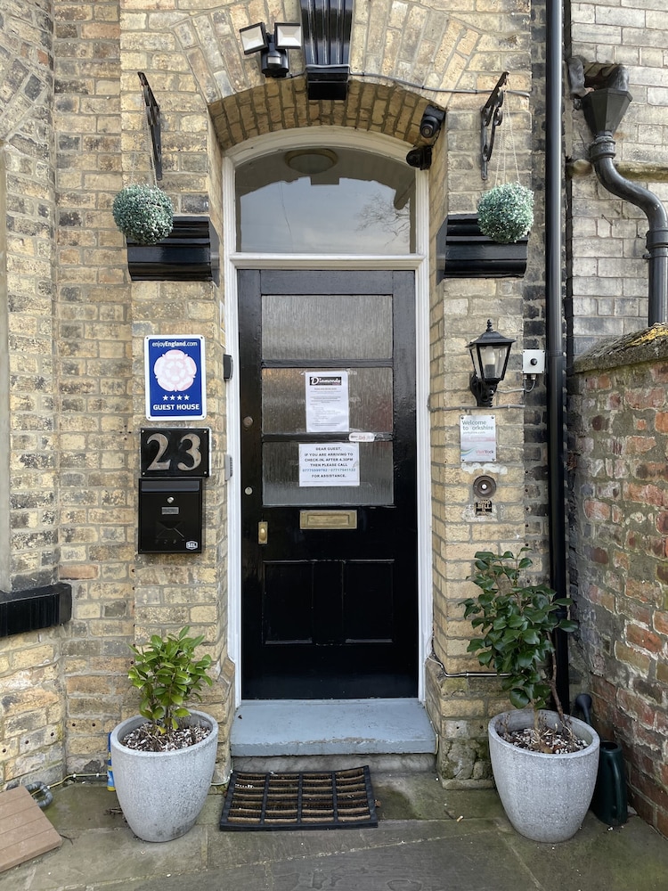 Diamonds Lodge Ltd (Ex Crossways Guest House) 32/34