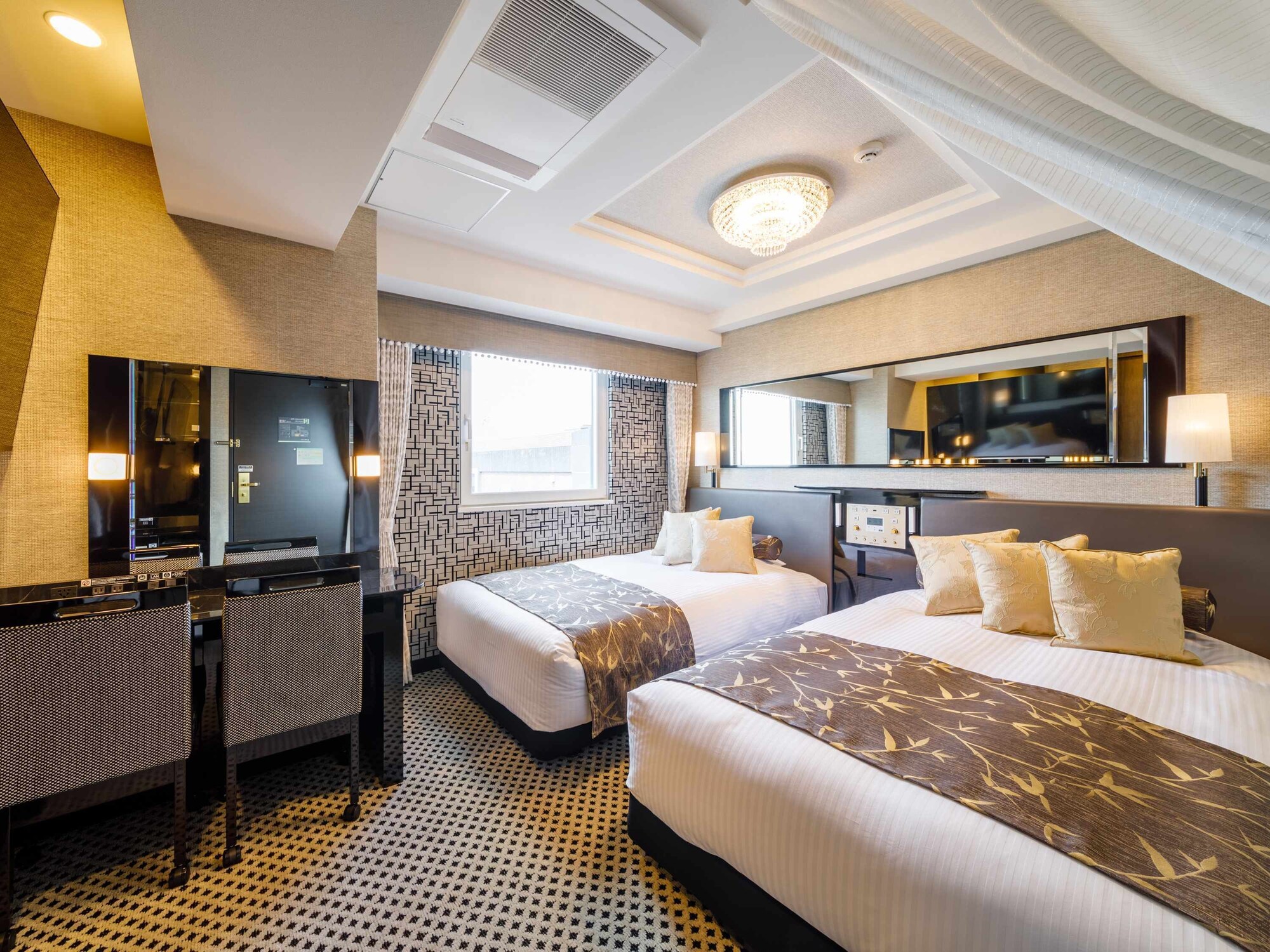 DELUXE, TWIN BEDS