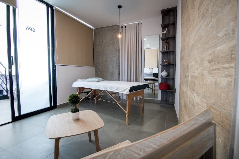 Maria Ines Hotel Suite 46/59