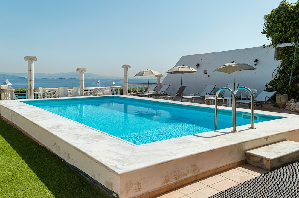 Hotel-Mistral Aegina 43/50