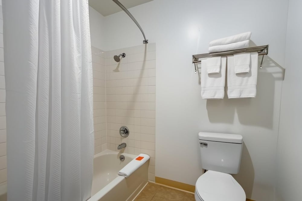 Rogue Regency Inn and Suites 79/80