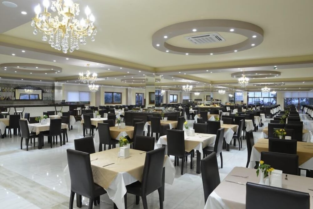 RIVERSIDE GARDEN RESORT(FORMERLY RIVERSIDE HOLIDAY VILLAGE) 14/36