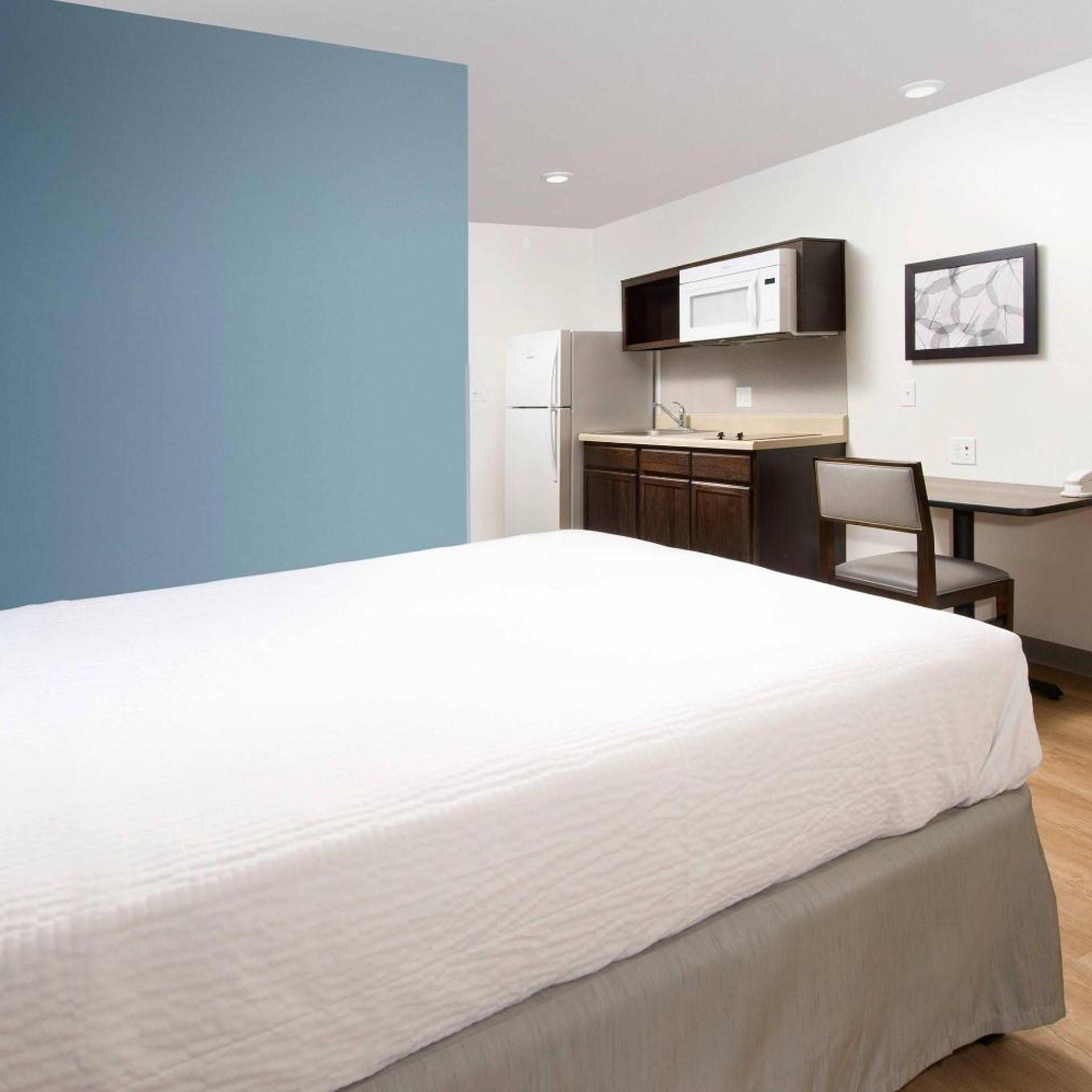 WoodSpring Suites Cleveland North 13/30