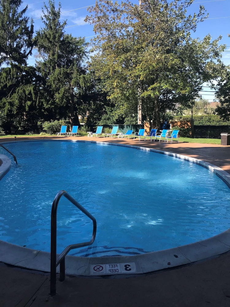 SureStay Plus by Best Western Woodbury Inn 5/35