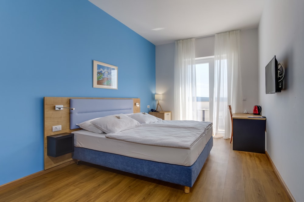 HOTEL MANORA 32/76