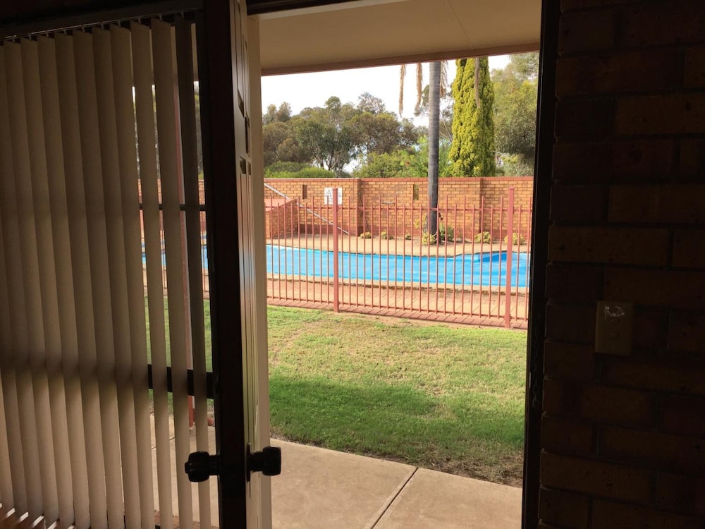 KADINA GATEWAY MOTOR INN 20/45