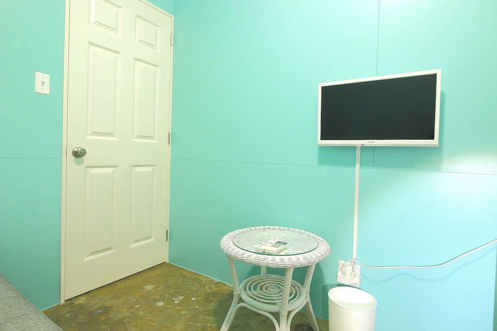 Seawall Hostel 32/37