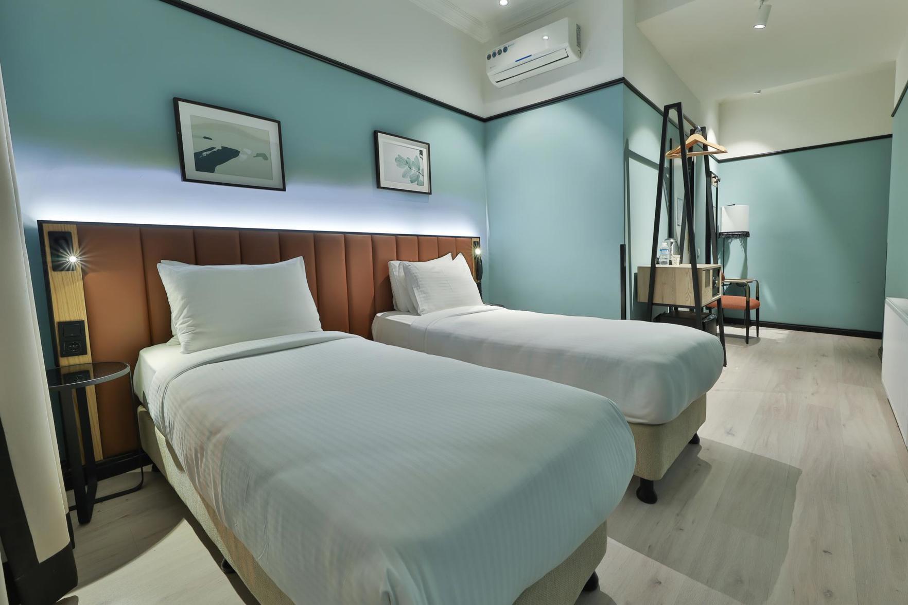 Type A, Deluxe, Twin Beds