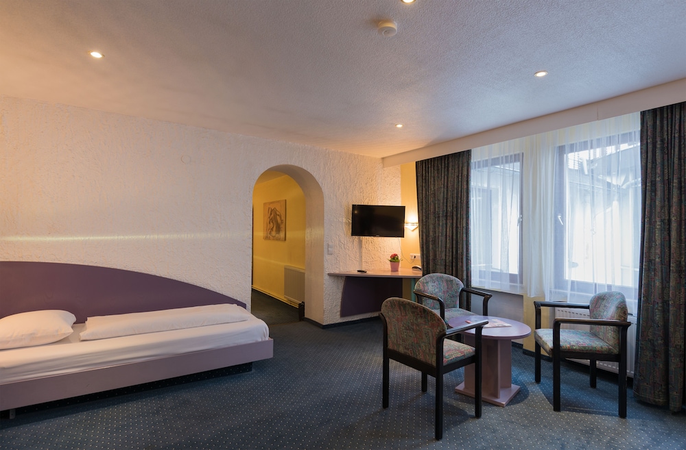 Tagungshotel Hochster Hof 36/64