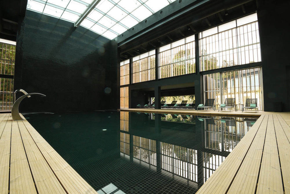 swimming pool spa