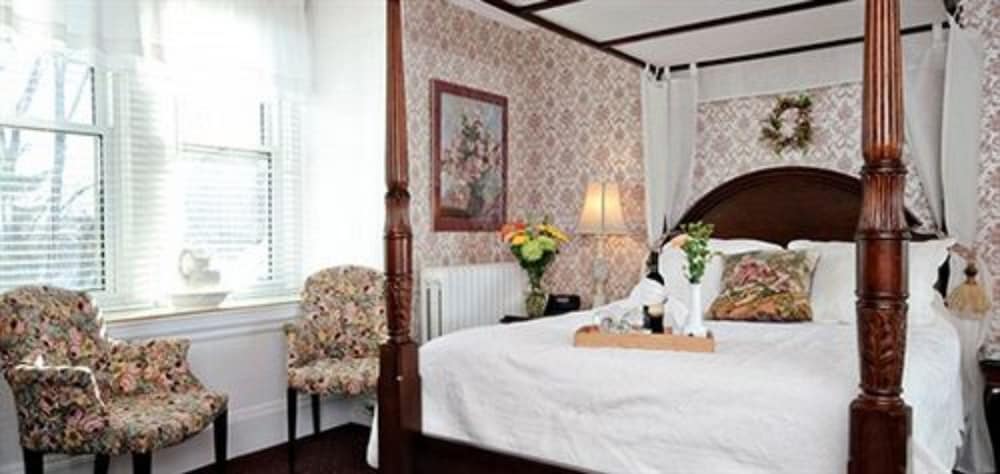 Auberge Mcgees Inn 32/75