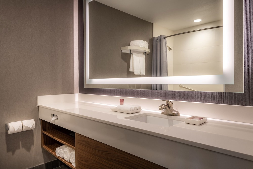 Camelot Inn And Suites 17/62