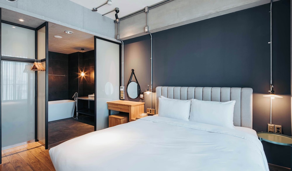 U I J Hotel Hostel 15/41