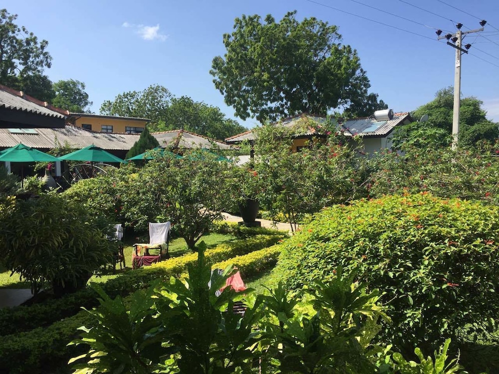 Flower Garden Lake Resort 45/50