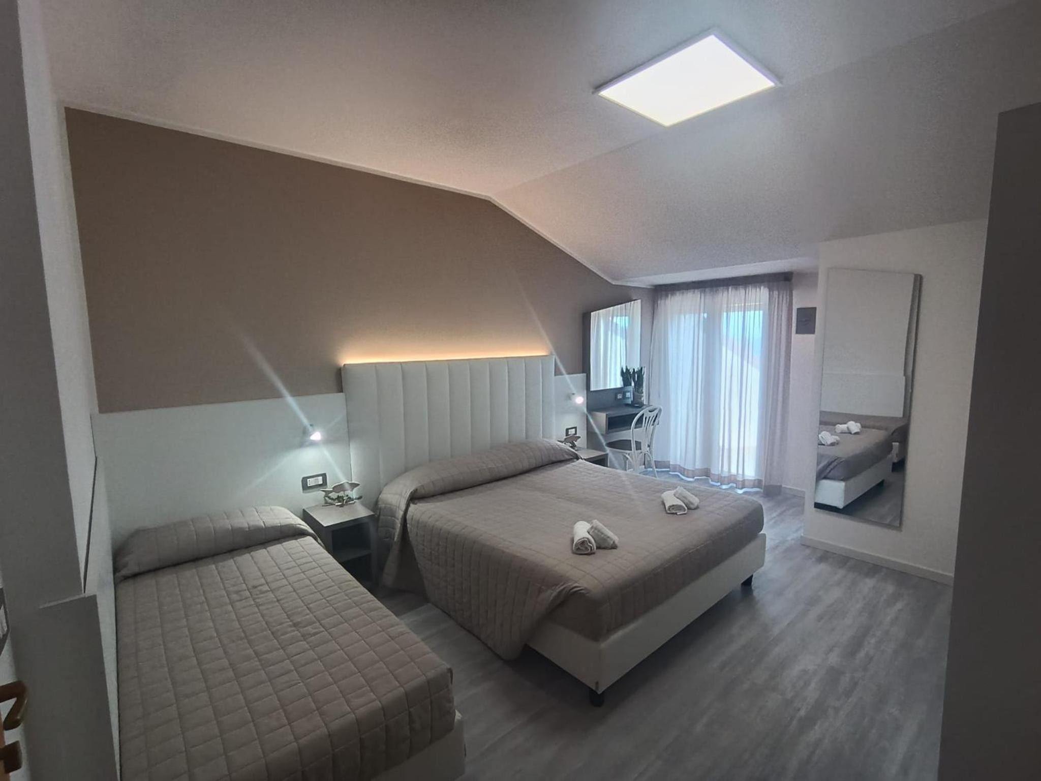 Hotel Cannes 17/50