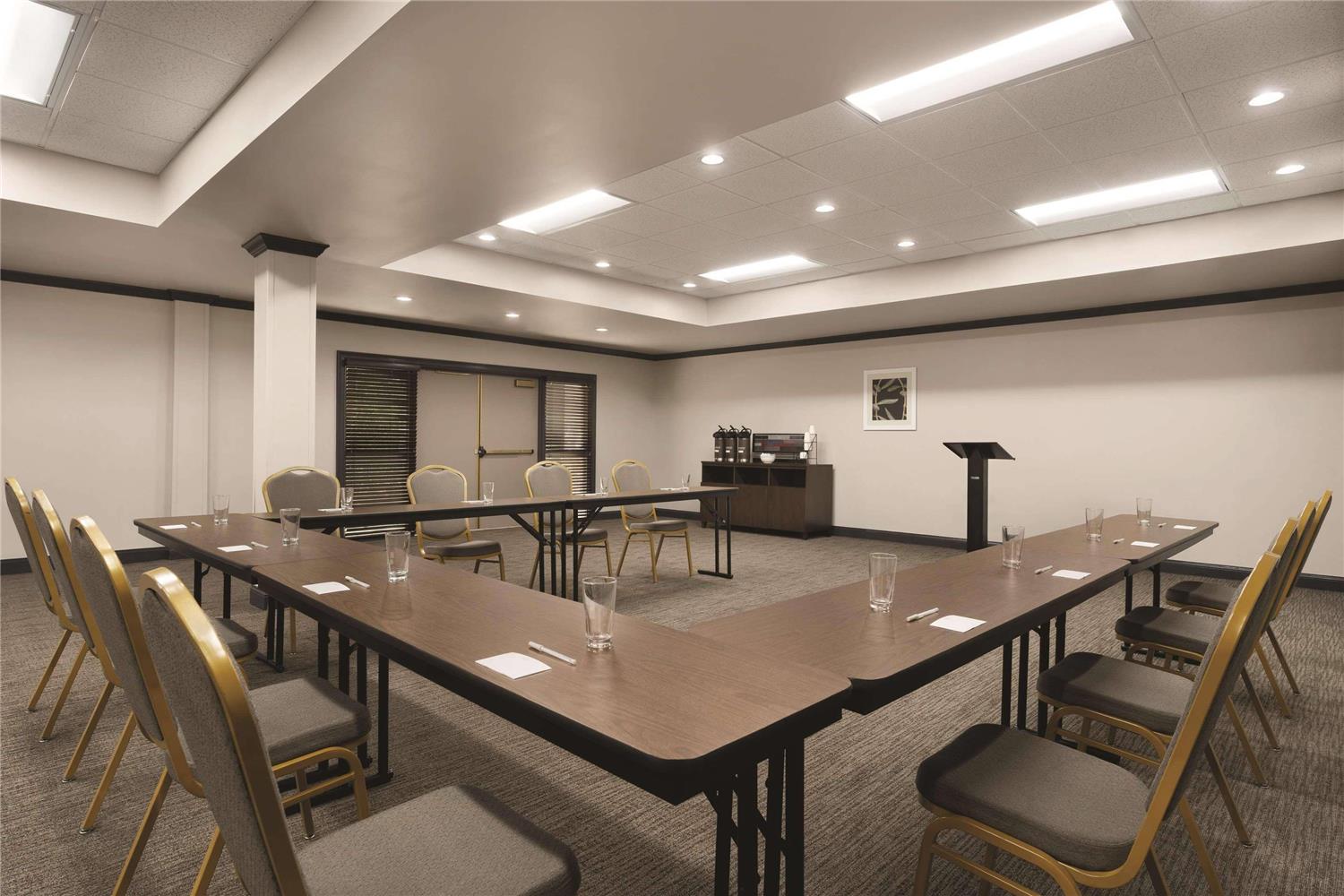 Country Inn & Suites By Radisson Raleigh-Durham Airport NC 13/15