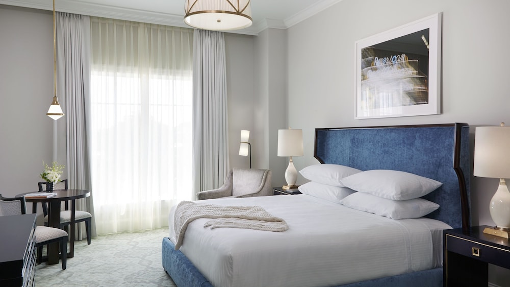 TRADITIONAL, KING BED