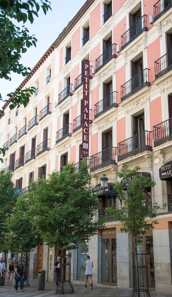 Petit Palace Arenal 4/50