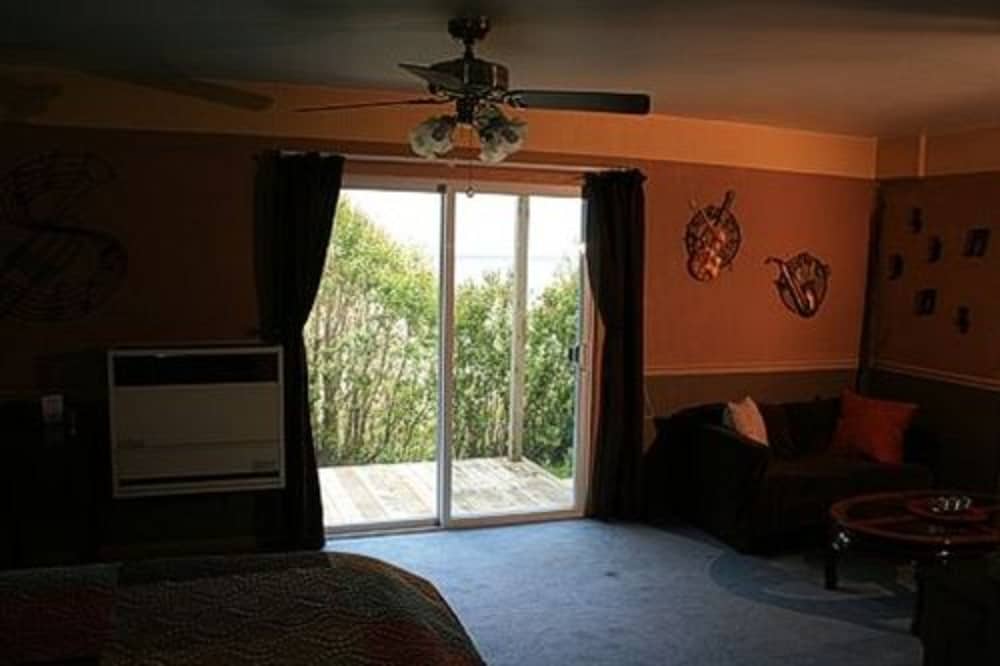 at the Waters Edge Bed &amp; Breakfast 52/61