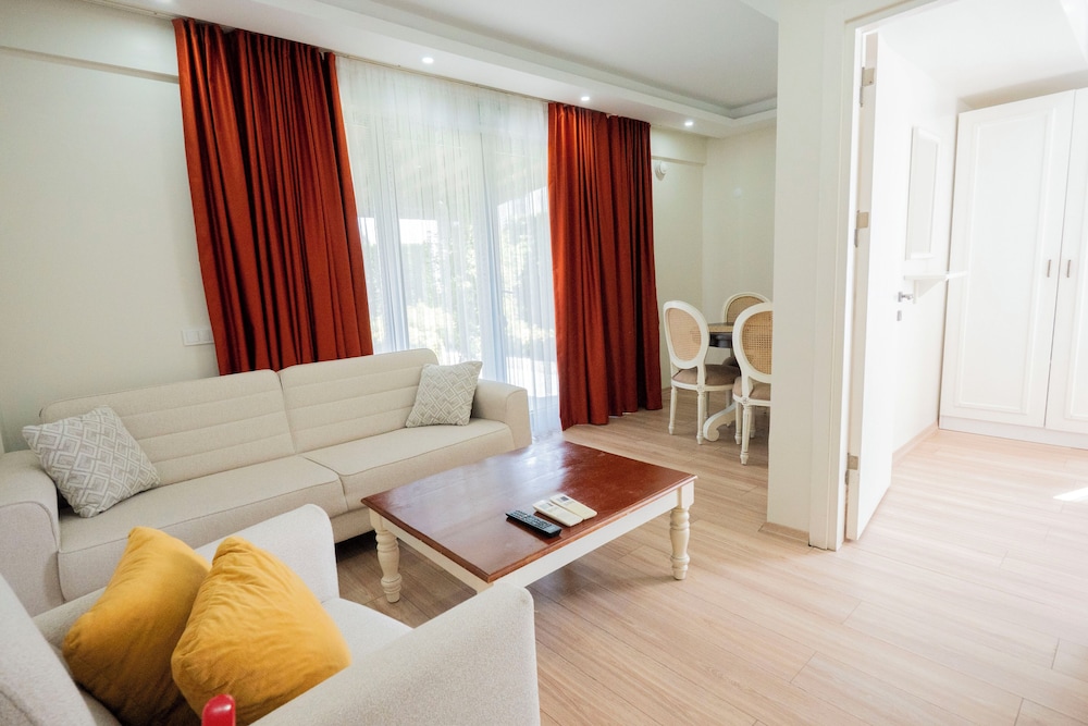 Cayir Cimen Tatil Evleri 36/65