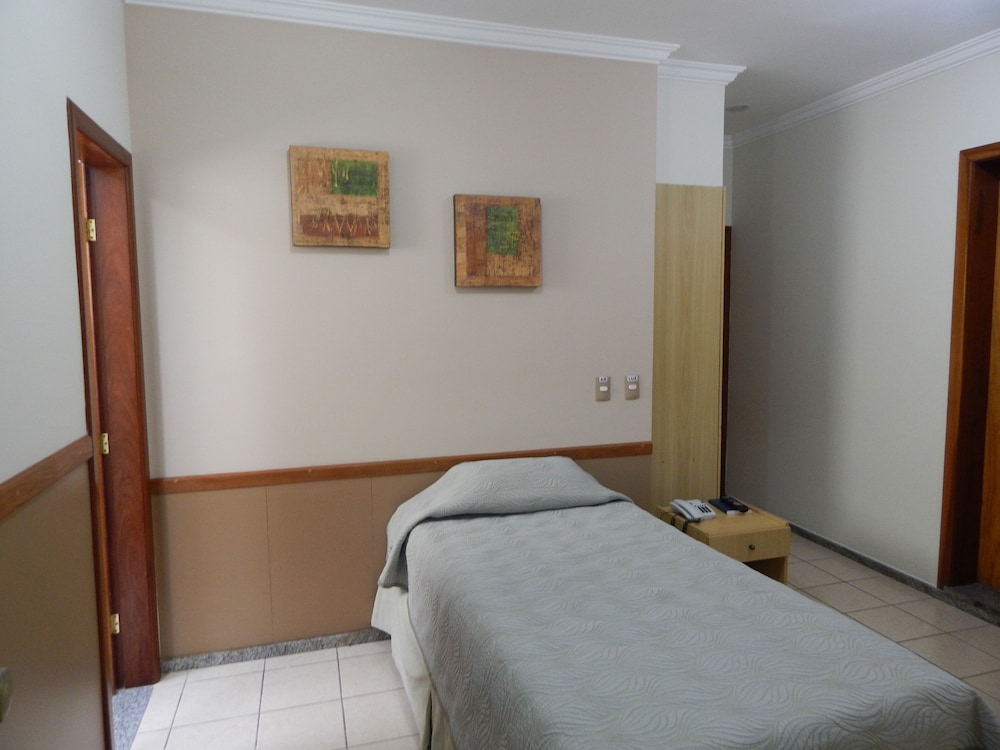 ROOM, SINGLE