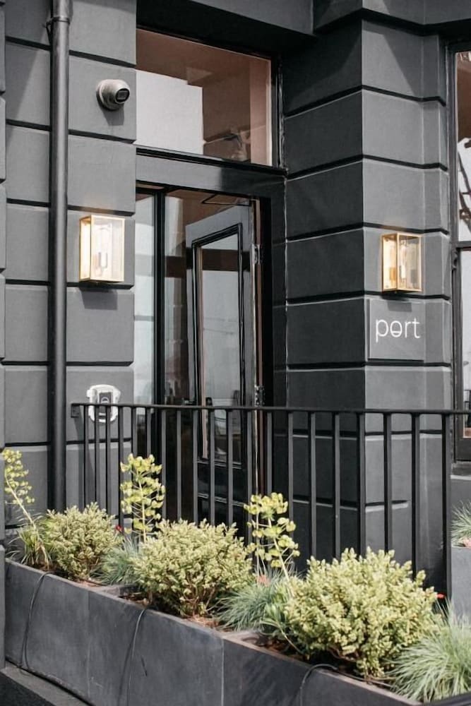 Port Hotel Eastbourne 4/58