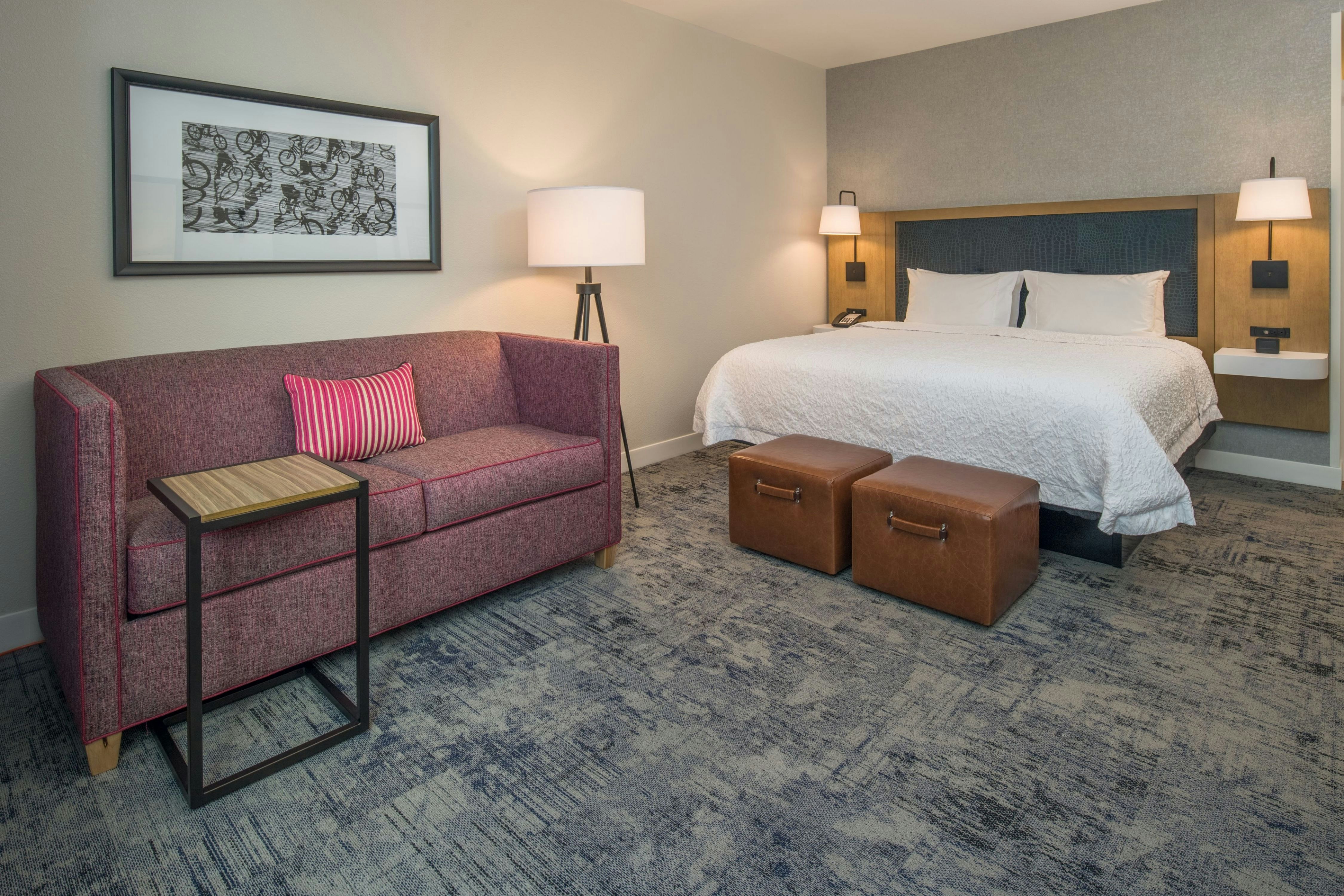 ROOM, KING BED, SOFA