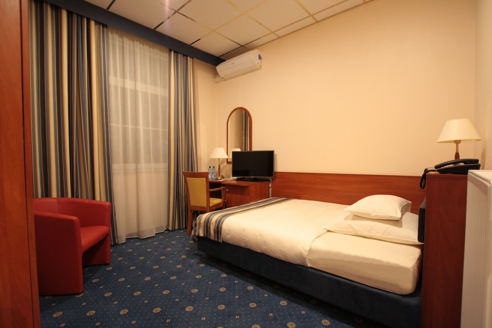 Hotel Gwarna 5/50