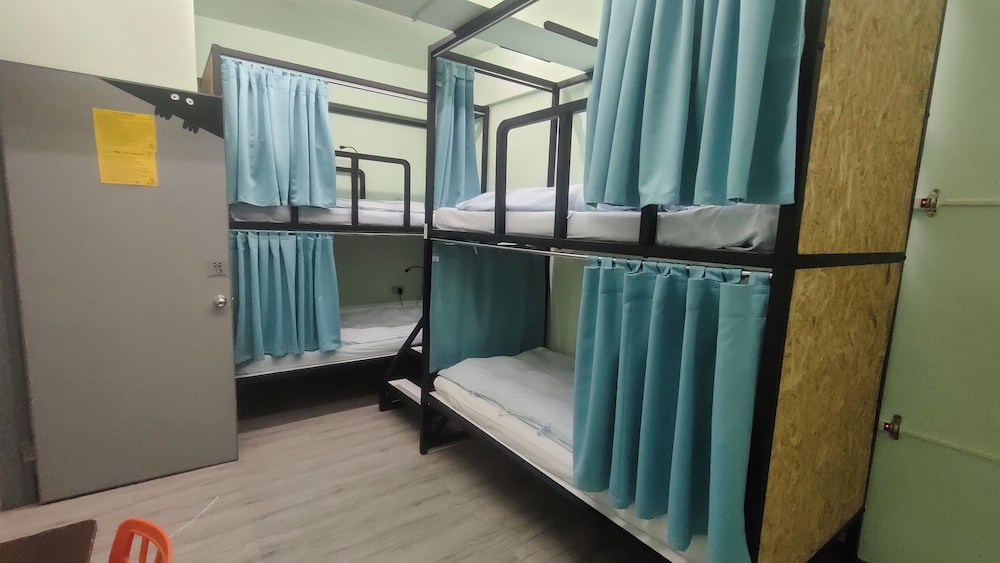 MIXED DORM, UPPER