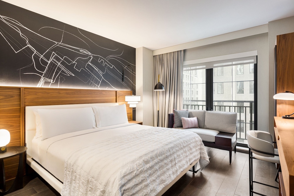 ROOM, KING BED