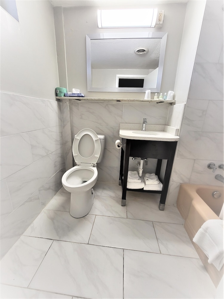 Motel6 Norfolk, VA – East Little Creek 39/50