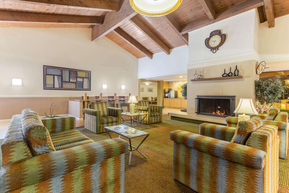 La Quinta Inn And Suites By Wyndham Redding 34/49