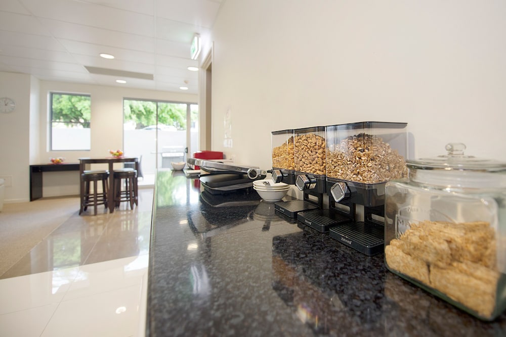 GLADSTONE CITY CENTRAL APARTMENT HOTEL 28/46