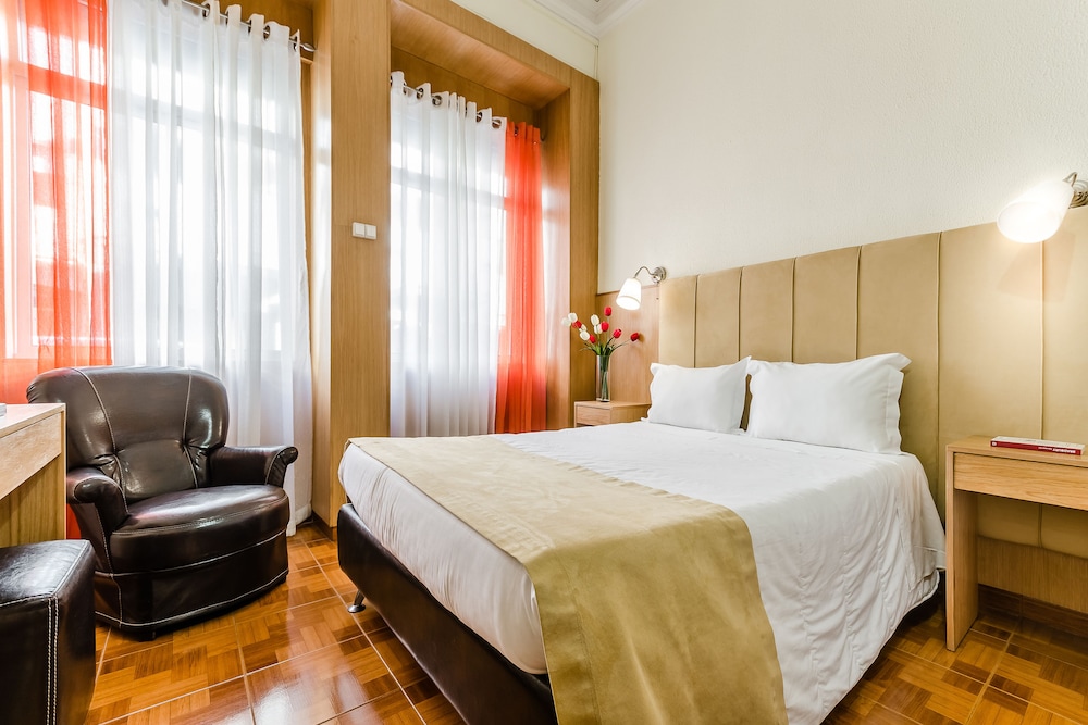 ROOM, QUADRUPLE