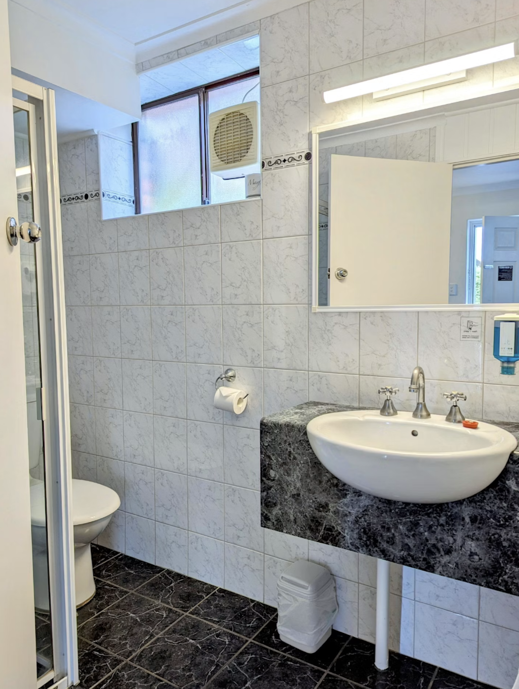 Arkana Motor Inn & Terrace Apartments 32/33