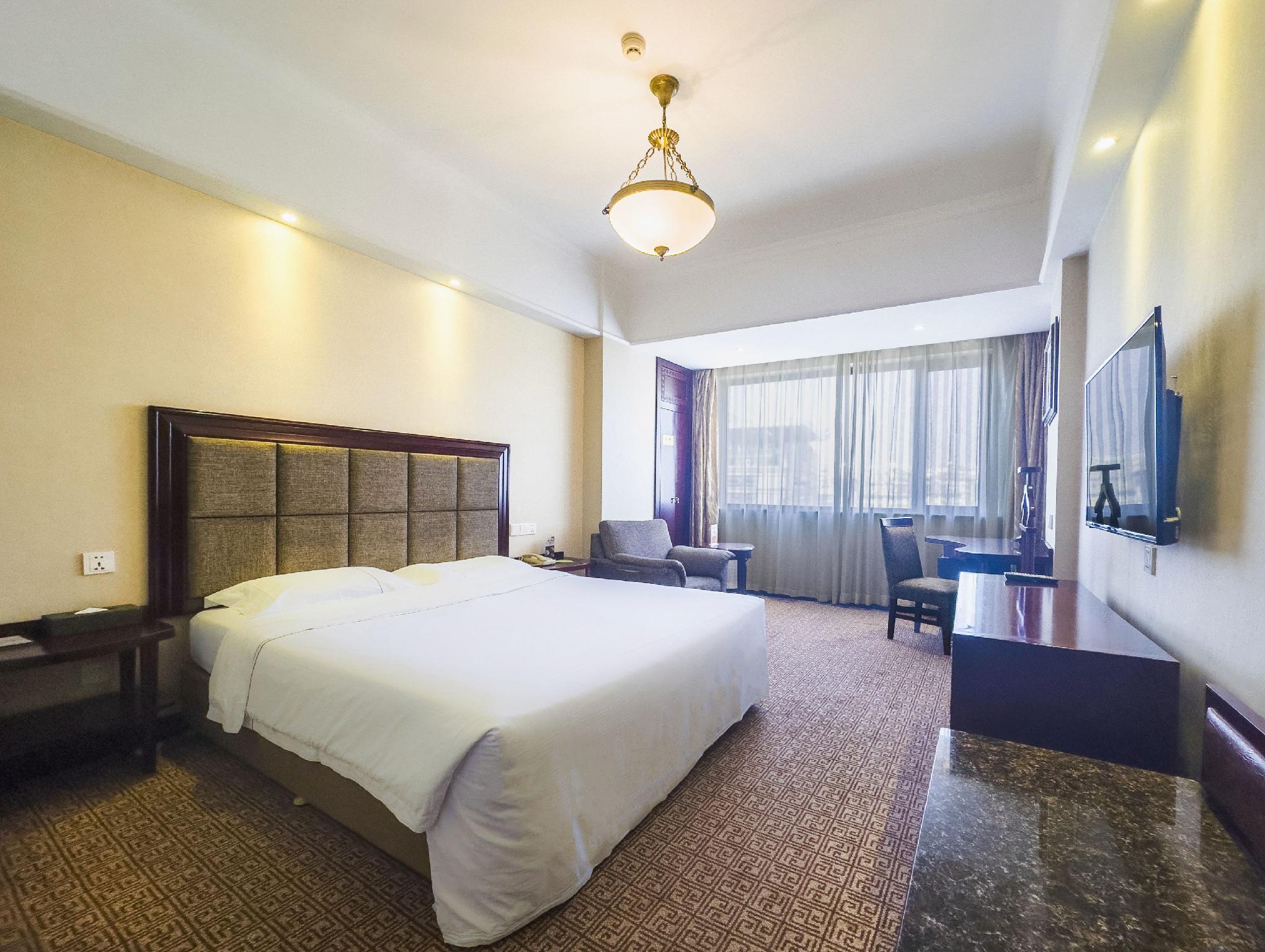 Smart, Comfortable, Double Bed, Bathtub