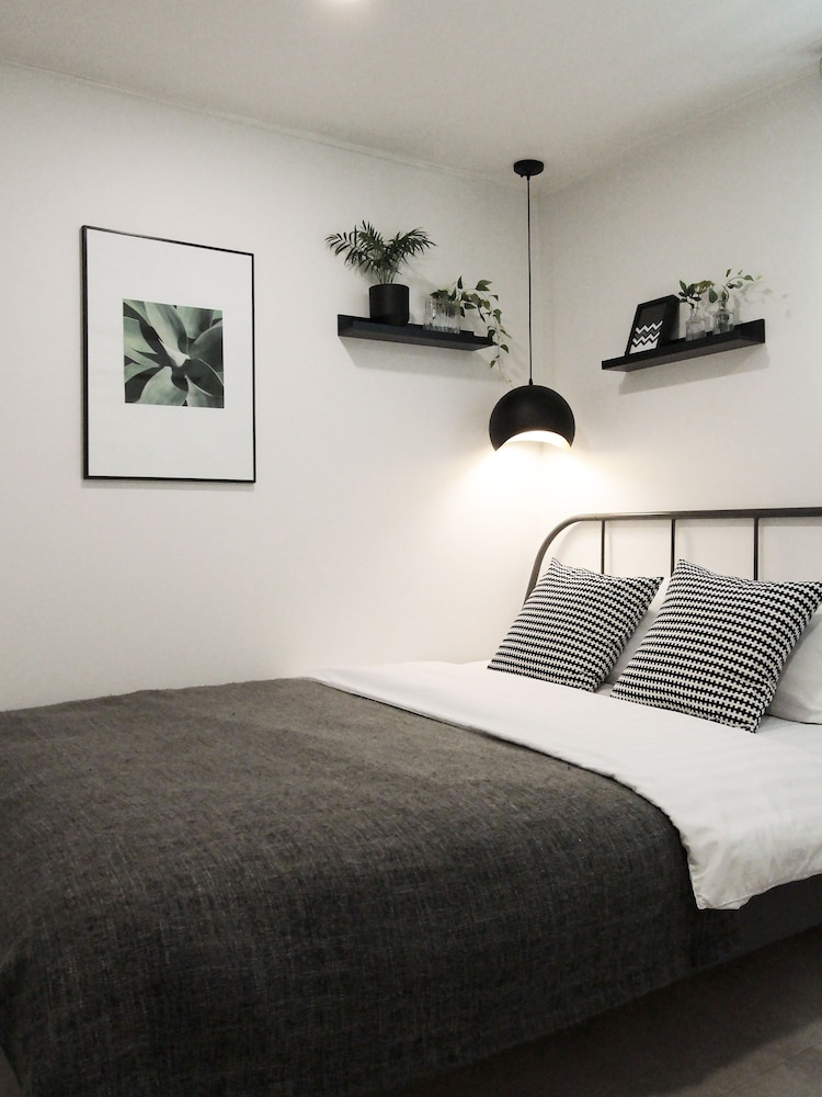Neat House Hongdae 40/50