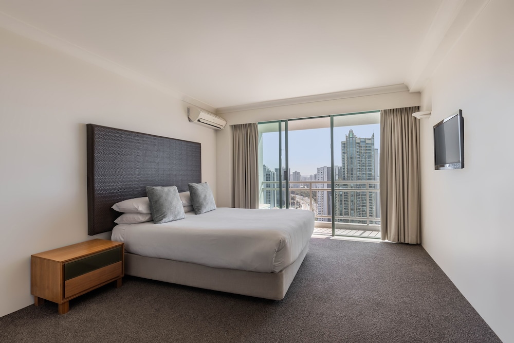 Mantra Crown Towers Surfers Paradise 51/95